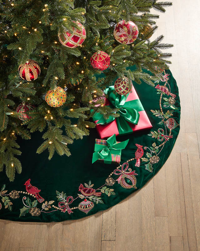 Classic Christmas Cardinal Tree Skirt